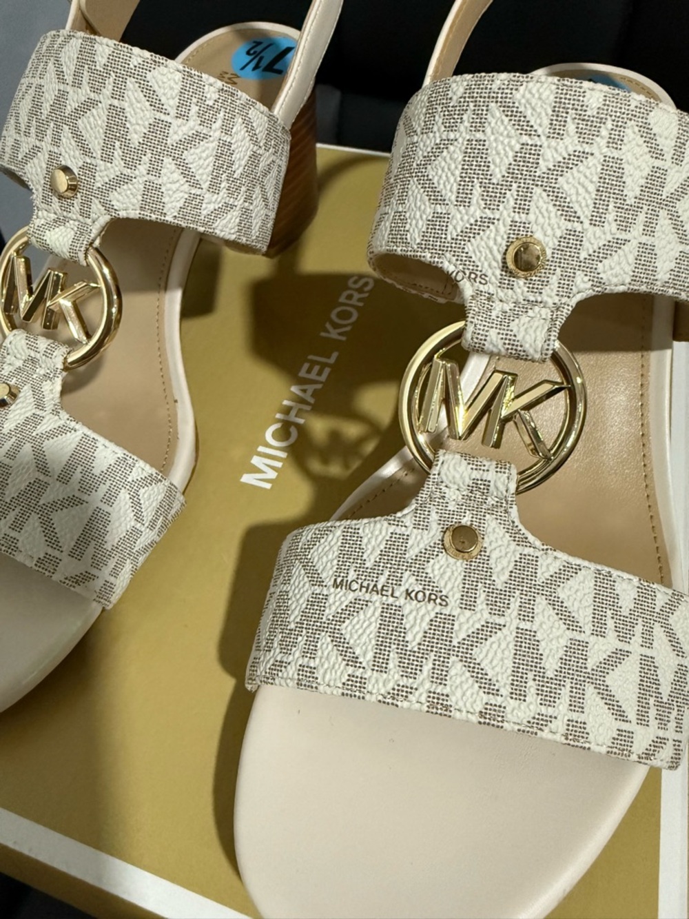 Michael Kors Beige Logo MK Circle-Emblem Slingback Sandals sz 7.5 - Picture 2 of 3